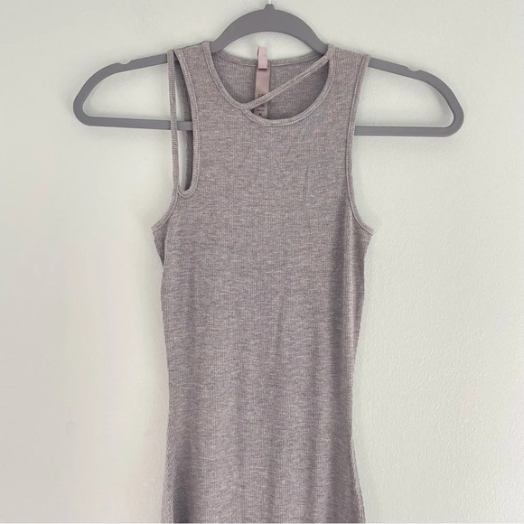 SKIMS Soft Lounge Rib Cutout Nightgown Heather Grey - Picture 4 of 9